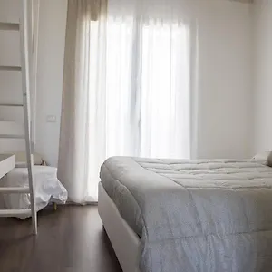 Home Suites Home 2* Salionze